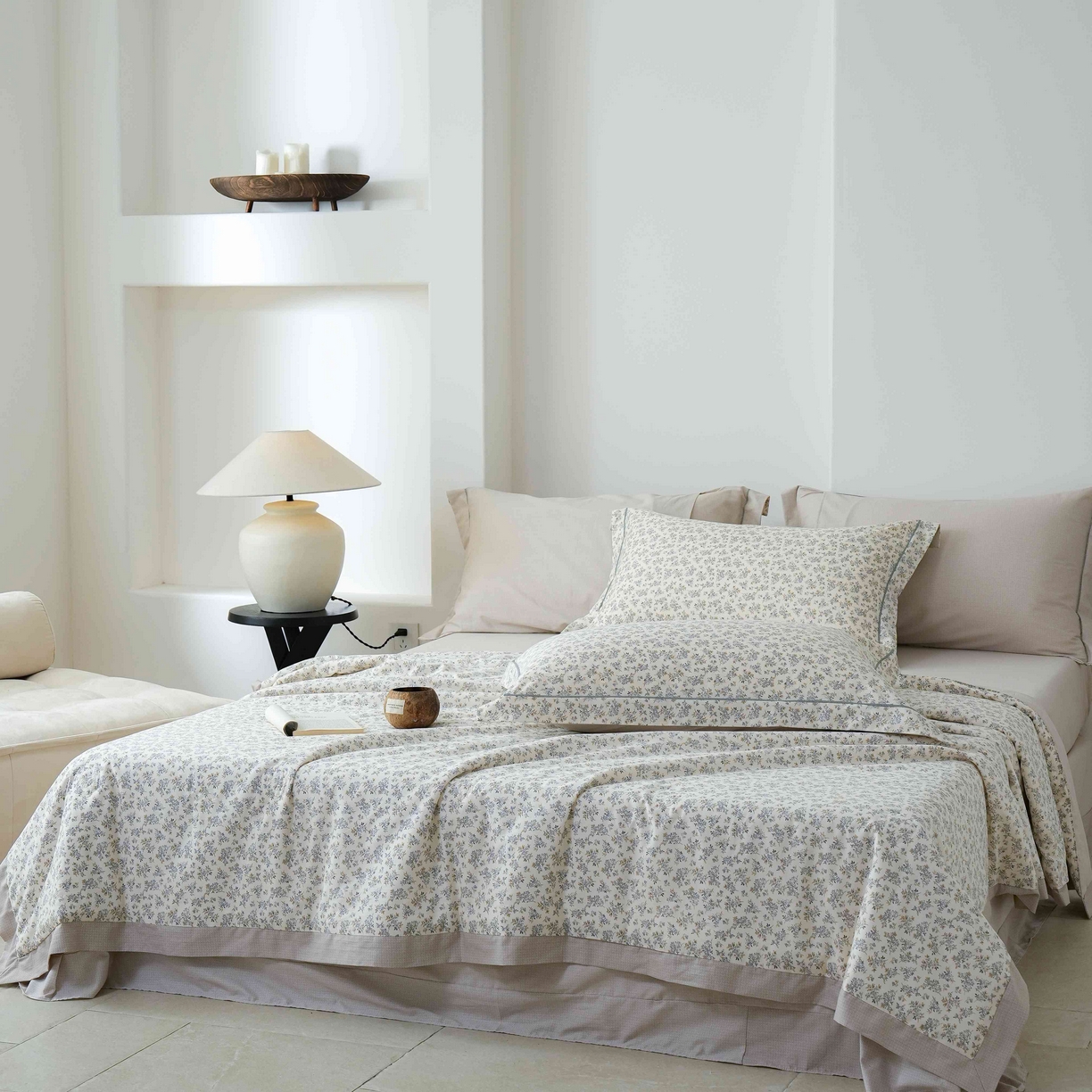 91家纺网 家纺一手货源 找家纺 丽卡家纺 2025新款小清新全棉纯棉夏被夏凉被空调被四件套 落雁花影-白