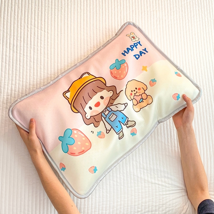 91家纺网 家纺一手货源 找家纺 大黄蜂家居家纺 2025新款冰丝提花三明治夹层透气枕套 草莓女孩