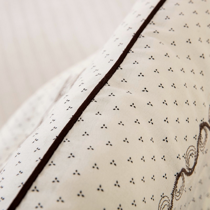 91家纺网 家纺一手货源 找家纺 大黄蜂家居家纺 2025新款冰丝提花三明治夹层透气枕套 枕芯决明子仅做展示