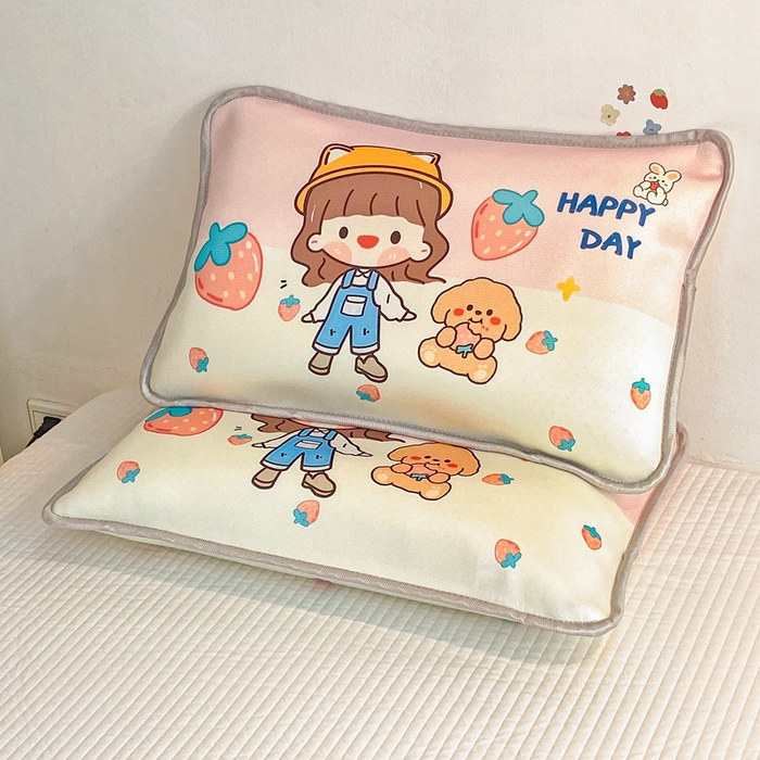 91家纺网 家纺一手货源 找家纺 大黄蜂家居家纺 2025新款冰丝提花三明治夹层透气枕套 草莓女孩