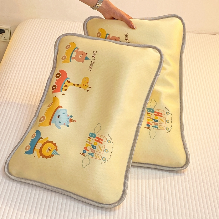 91家纺网 家纺一手货源 找家纺 大黄蜂家居家纺 2025新款冰丝提花三明治夹层透气枕套 游乐园