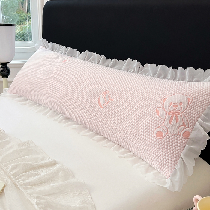 91家纺网 家纺一手货源 找家纺 梦舒羽 2025春夏新款冰豆豆花边双人单枕套枕套单件 冰豆豆-小熊粉