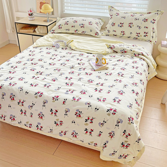 91家纺网 家纺一手货源 找家纺 富艺隆 2025新款水洗棉双层纱夏被 听音乐的米奇