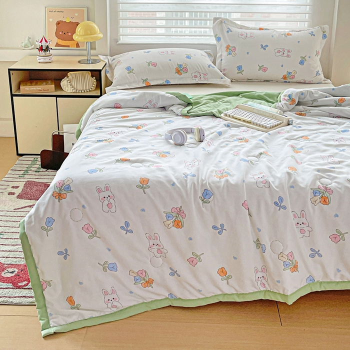 91家纺网 家纺一手货源 找家纺 富艺隆 2025新款水洗棉双层纱夏被 花园小兔