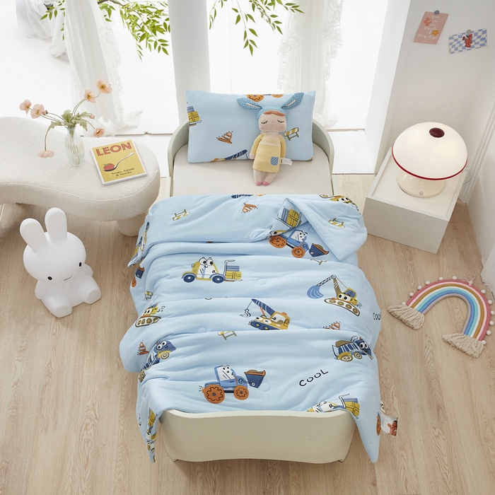 91家纺网 家纺一手货源 找家纺 丝涟家居 2025新款A类双面针织棉卡通小清新滚绳工艺夏被小挖机