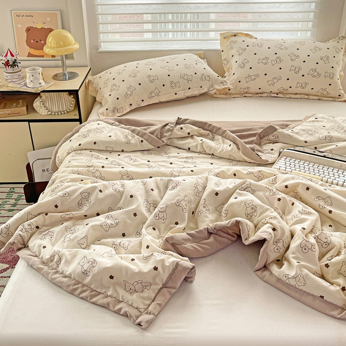 91家纺网 家纺一手货源 找家纺 富艺隆 2025新款水洗棉双层纱夏被 小熊院长