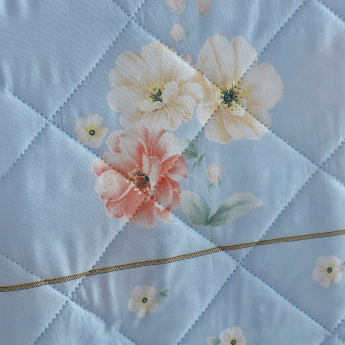 91家纺网 家纺一手货源 找家纺 富艺隆 超声波钻石绒夏被 落英缤纷