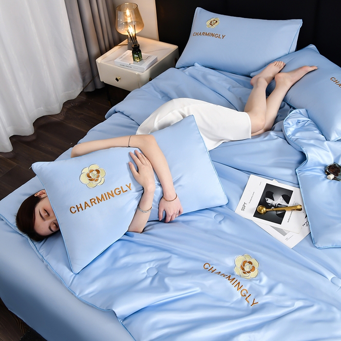 91家纺网 家纺一手货源 找家纺 优尚家纺 2025新款水洗天丝刺绣夏被夏被四件套 沧海兰