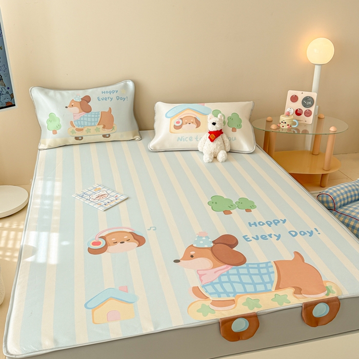 91家纺网 家纺一手货源 找家纺 慕尚家纺 2025新款凉感卡通工艺席床笠-小腊肠