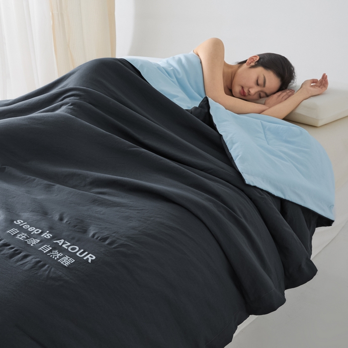 91家纺网 家纺一手货源 找家纺 闲鱼家纺 2025新款某朵同款深睡Pro夏被 自在眠  自然醒 深灰+克莱茵蓝