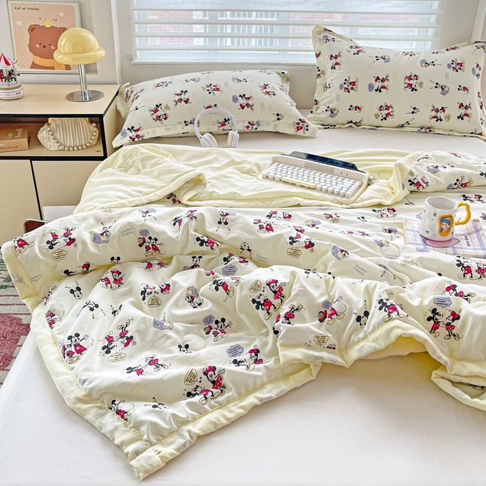 91家纺网 家纺一手货源 找家纺 富艺隆 2025新款水洗棉双层纱夏被 听音乐的米奇