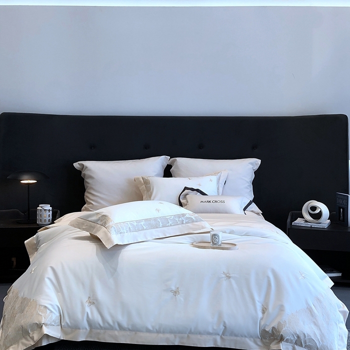 91家纺网 家纺一手货源 找家纺 佳汐蓝2025新款清雅自然刺绣黄金棉系列四件套价格表券后不低于498/518元 春野浮绿-奶杏白