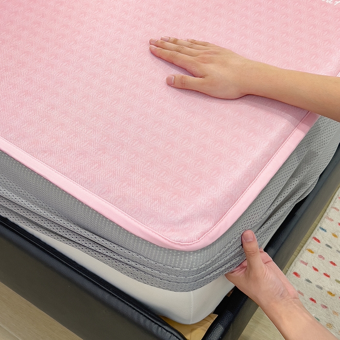 91家纺网 家纺一手货源 找家纺 摩妮卡 2025新款小清新碳光冰丝软席床笠款单床笠三件套 花绮梦-粉