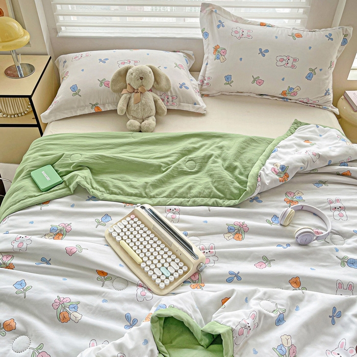 91家纺网 家纺一手货源 找家纺 富艺隆 2025新款水洗棉双层纱夏被 花园小兔