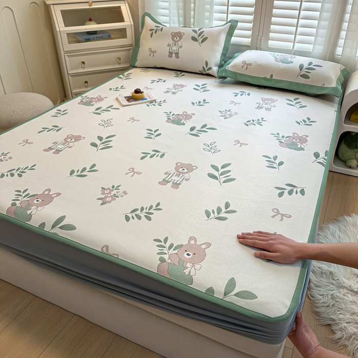 91家纺网 家纺一手货源 找家纺 迪乐妮 2025新款真冰藤印花床笠款凉席 丛林熊