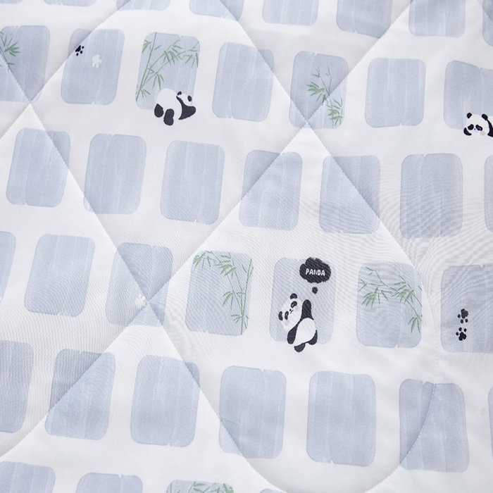 91家纺网 家纺一手货源 找家纺 丝涟家居 2025新款A类卡通小清新双面印花凉感丝夏被小熊猫