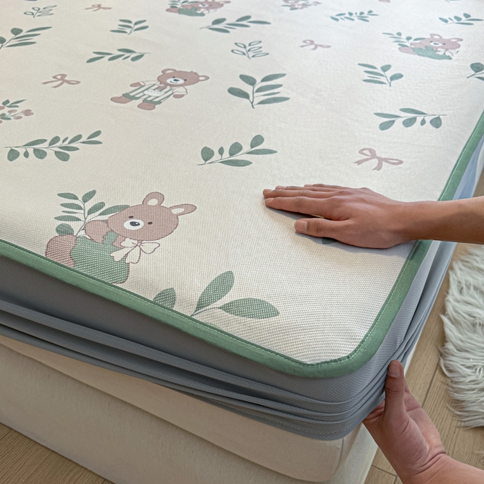 91家纺网 家纺一手货源 找家纺 迪乐妮 2025新款真冰藤印花床笠款凉席 丛林熊