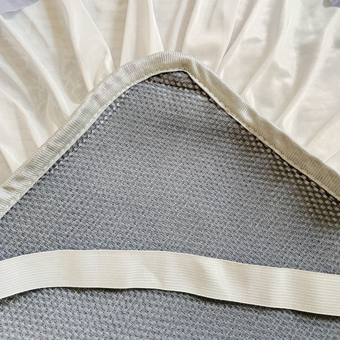 91家纺网 家纺一手货源 找家纺 富馨莱 2025春夏新款公主仙女风480克PE凉感凉豆豆床裙凉席三件套 玫瑰花园-灰床裙款