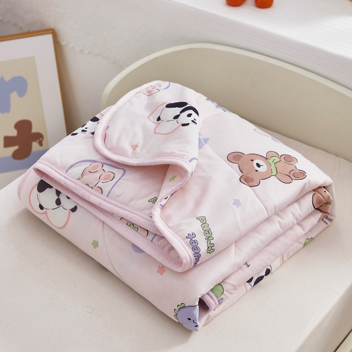 91家纺网 家纺一手货源 找家纺 丝涟家居 2025新款A类卡通小清新双面印花凉感丝夏被玩具乐园