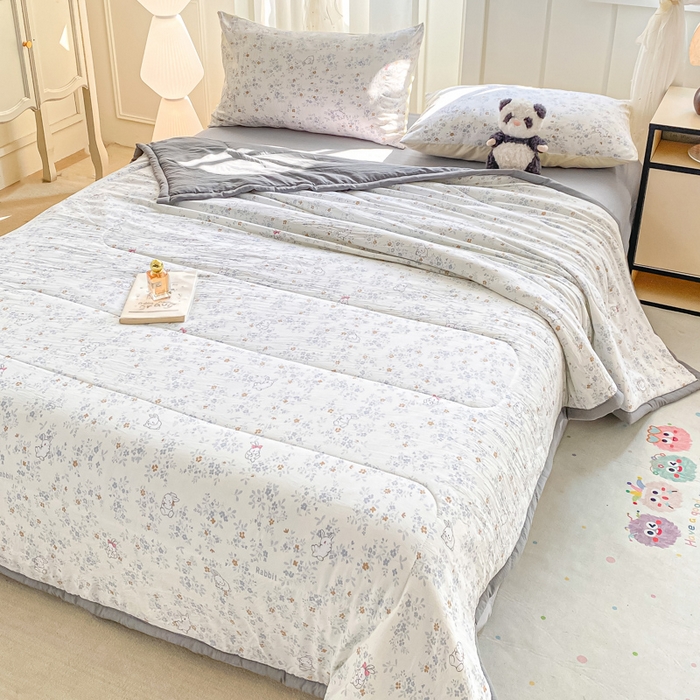 91家纺网 家纺一手货源 找家纺 2025梦初语新款水洗棉印花棉花被 花园兔兔