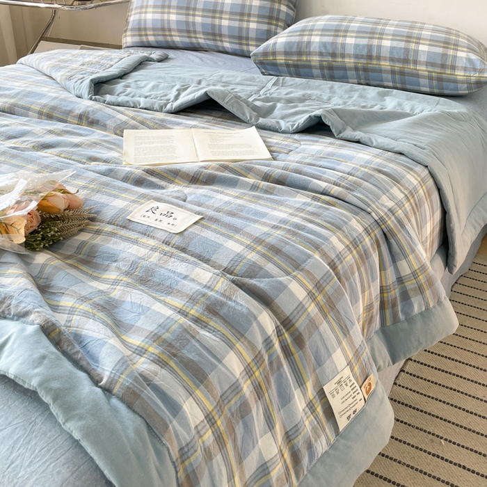 91家纺网 家纺一手货源 找家纺 2025梦初语新款无印风棉花夏被 绅士格