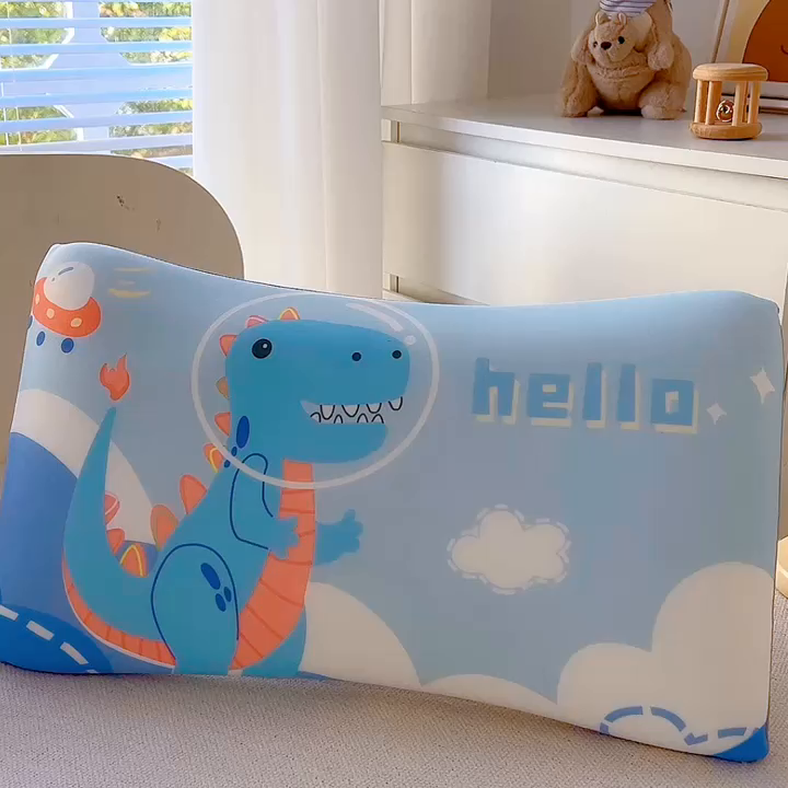91家纺网 家纺一手货源 找家纺 2025新款卡通凉感丝亲肤枕 太空恐龙50*30*4 