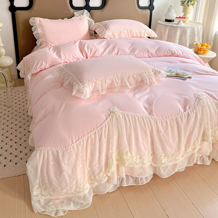 91家纺网 家纺一手货源 找家纺 艺玲家纺 2025新款糯小棉爱丽莎雪纺花边四件套 爱丽莎-粉