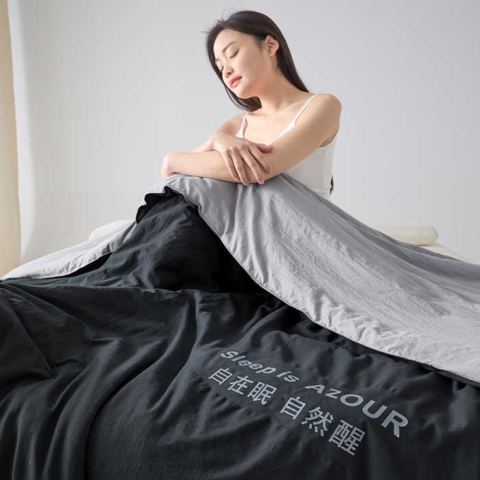 91家纺网 家纺一手货源 找家纺 闲鱼家纺 2025新款某朵同款深睡Pro夏被 自在眠  自然醒 深灰+浅灰