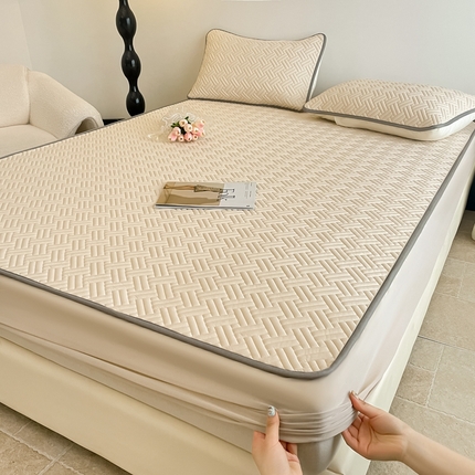 91家纺网 家纺一手货源 找家纺 2025新款加厚乳胶床笠款经典纯色夏被套件 饼干花-米杏