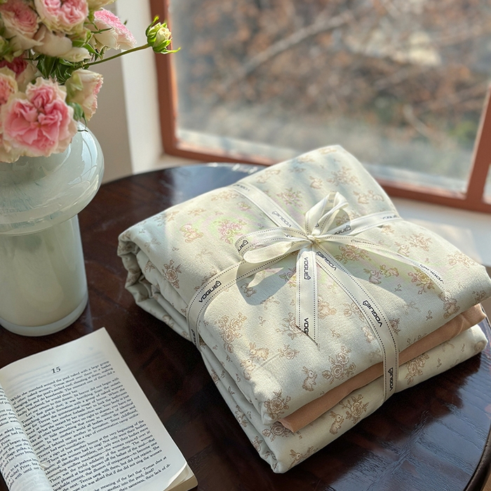 91家纺网 家纺一手货源 找家纺 麦伦家居 2025新款全棉有氧双层纱简约款系列四件套 半亩花田