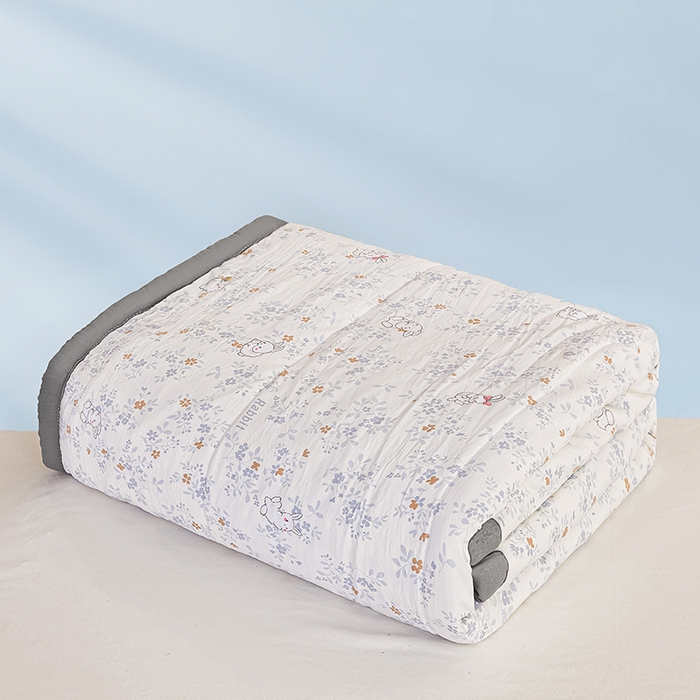 91家纺网 家纺一手货源 找家纺 2025梦初语新款水洗棉印花棉花被 花园兔兔