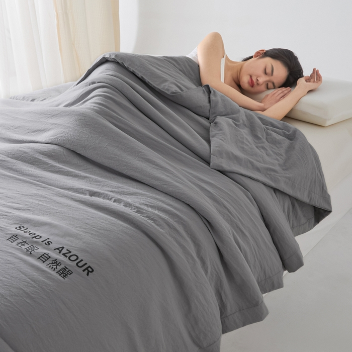 91家纺网 家纺一手货源 找家纺 闲鱼家纺 2025新款某朵同款深睡Pro夏被 自在眠  自然醒 浅灰