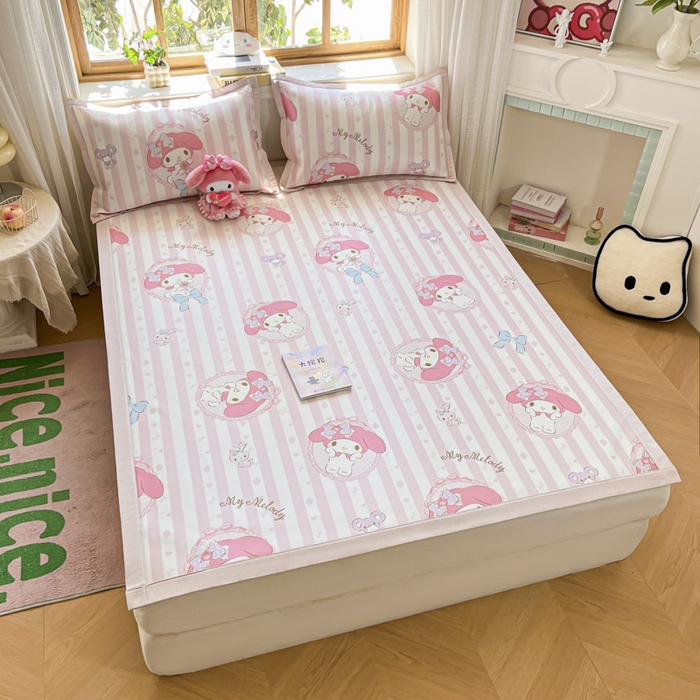 91家纺网 家纺一手货源 找家纺 博雅 2025新款三丽欧A类小版数码印花1200D冰丝凉席凉席席子 甜甜美乐蒂