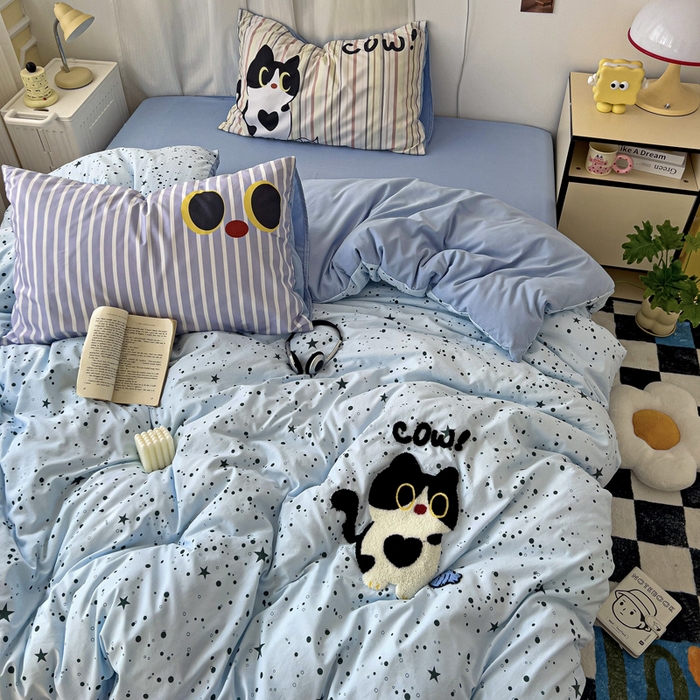 91家纺网 家纺一手货源 找家纺 一霖家纺 2025新款高克重云朵棉数码印花＋毛巾绣四件套 黑色小猫