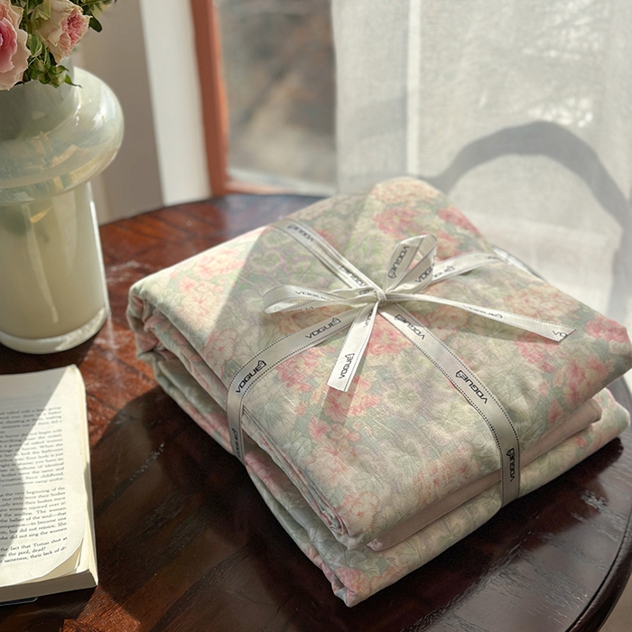 91家纺网 家纺一手货源 找家纺 麦伦家居 2025新款全棉有氧双层纱简约款系列四件套 荷塘月色