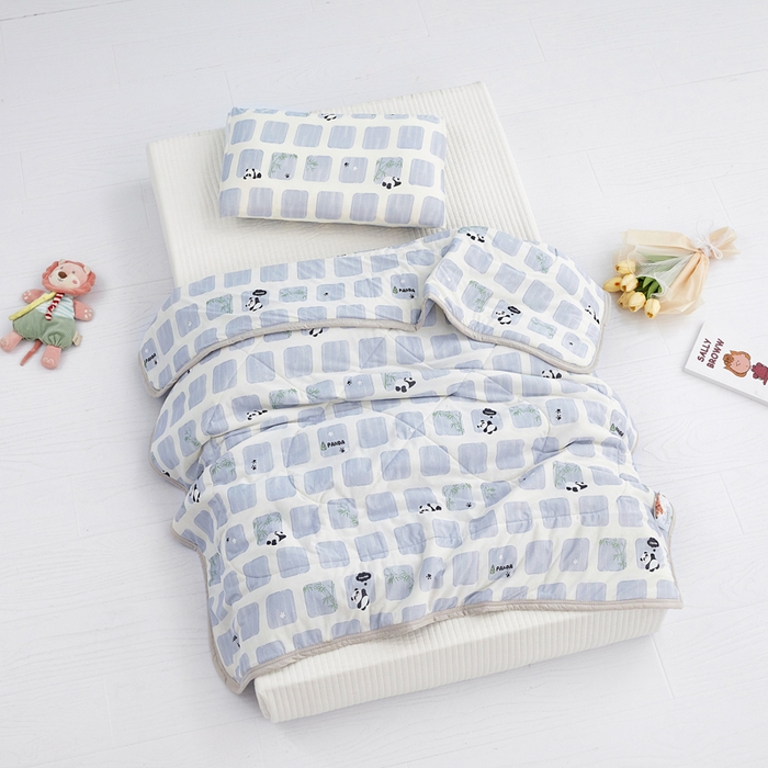 91家纺网 家纺一手货源 找家纺 丝涟家居 2025新款A类卡通小清新双面印花凉感丝夏被小熊猫