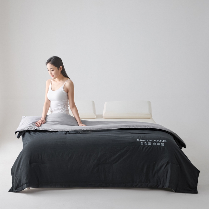 91家纺网 家纺一手货源 找家纺 闲鱼家纺 2025新款某朵同款深睡Pro夏被 自在眠  自然醒 深灰+浅灰