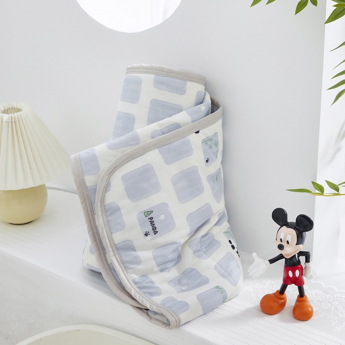 91家纺网 家纺一手货源 找家纺 丝涟家居 2025新款A类卡通小清新双面印花凉感丝夏被小熊猫