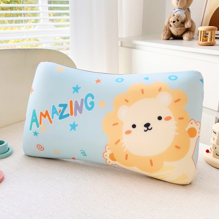 91家纺网 家纺一手货源 找家纺 2025新款卡通凉感丝亲肤枕 惊喜小狮子50*30*4 