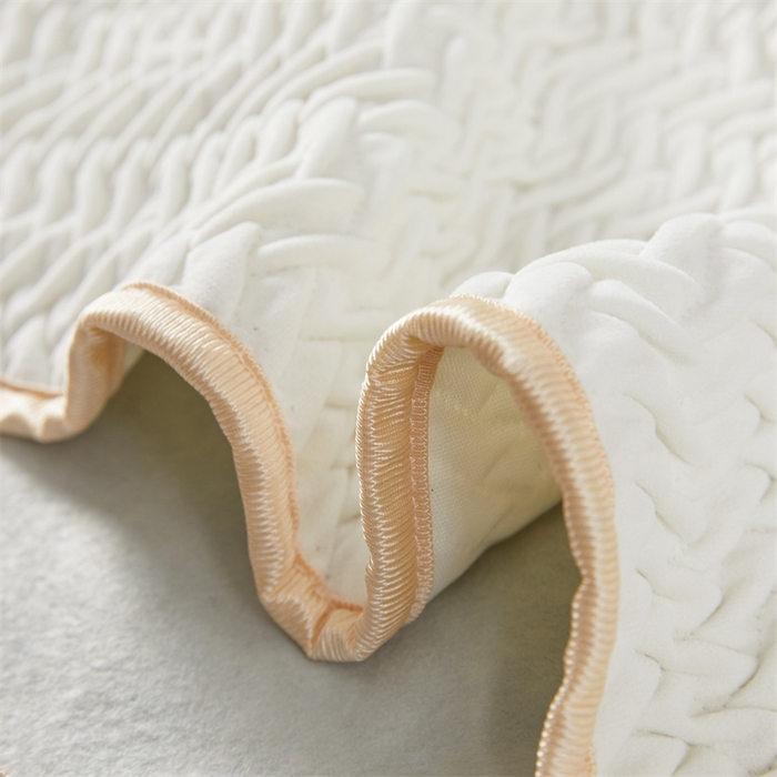 91家纺网 家纺一手货源 找家纺 情恒家纺 2025新款德芙绒工艺款全包床头罩 云朵白