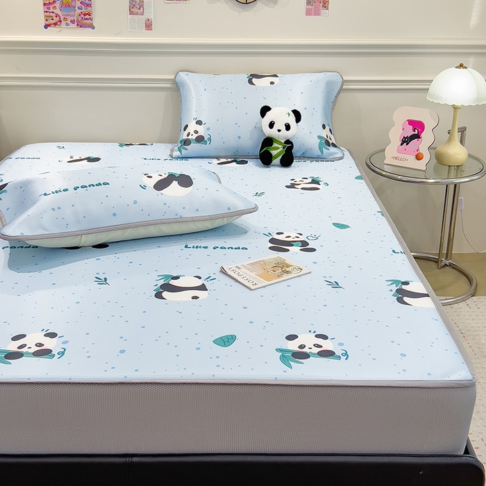 91家纺网 家纺一手货源 找家纺 摩妮卡 2025新款小清新碳光冰丝软席床笠款单床笠三件套 冰蓝熊猫