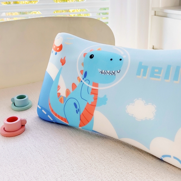 91家纺网 家纺一手货源 找家纺 2025新款卡通凉感丝亲肤枕 太空恐龙50*30*4 