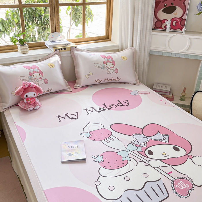 91家纺网 家纺一手货源 找家纺 博雅 2025新款三丽欧A类大版数码印花1200D冰丝凉席凉席席子 蛋糕美乐蒂