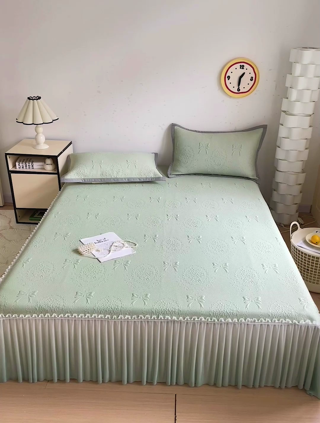 91家纺网 家纺一手货源 找家纺 富馨莱 2025春夏新款公主仙女风480克PE凉感凉豆豆床裙凉席三件套 蝴蝶结-绿床裙款