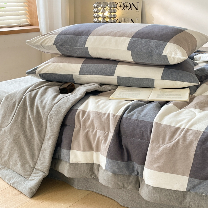 91家纺网 家纺一手货源 找家纺 2025梦初语新款无印风棉花夏被 蓝灰大格