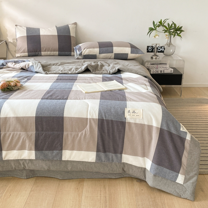 91家纺网 家纺一手货源 找家纺 2025梦初语新款无印风棉花夏被 蓝灰大格