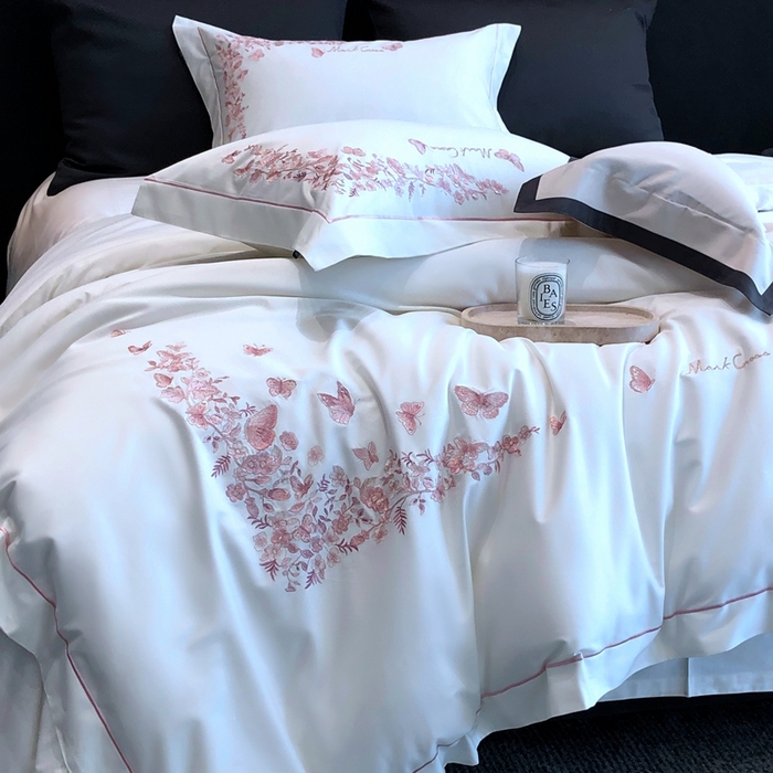 91家纺网 家纺一手货源 找家纺 佳汐蓝2025新款清雅自然刺绣黄金棉系列四件套价格表券后不低于498/518元 苏莉春天-羽缎白