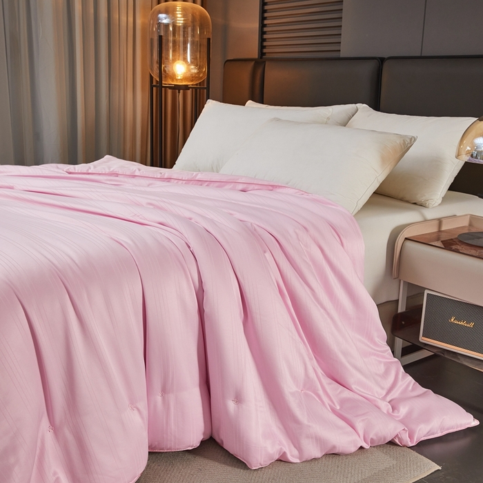 91家纺网 家纺一手货源 找家纺 金同成家纺 2025新款缎条蚕丝被春秋被子母被冬被子被芯 樱花粉