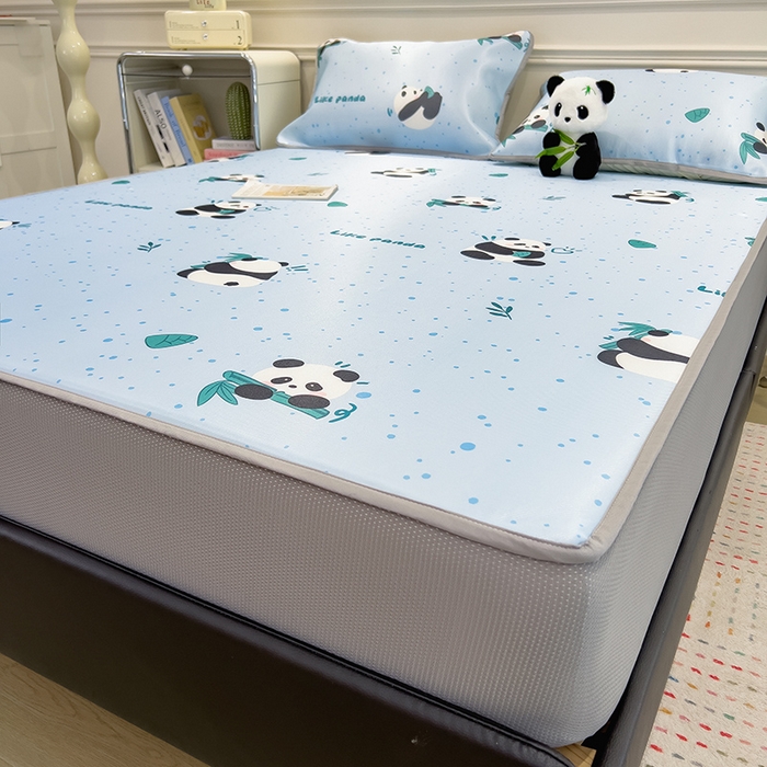 91家纺网 家纺一手货源 找家纺 摩妮卡 2025新款小清新碳光冰丝软席床笠款单床笠三件套 冰蓝熊猫