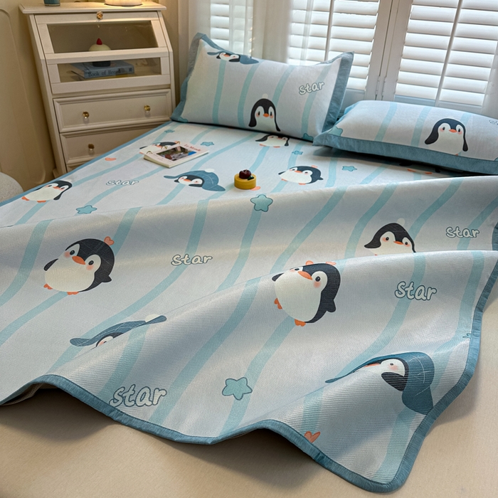 91家纺网 家纺一手货源 找家纺 迪乐妮 2025新款真冰藤印花床笠款凉席 小企鹅